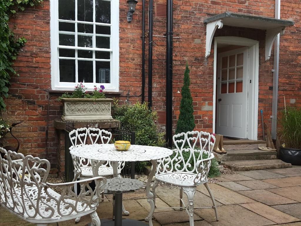 The Red House Hotel Grantham Exterior photo
