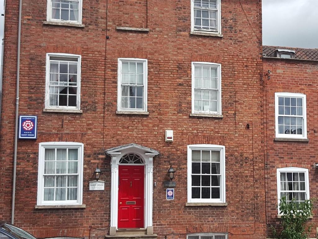 The Red House Hotel Grantham Exterior photo