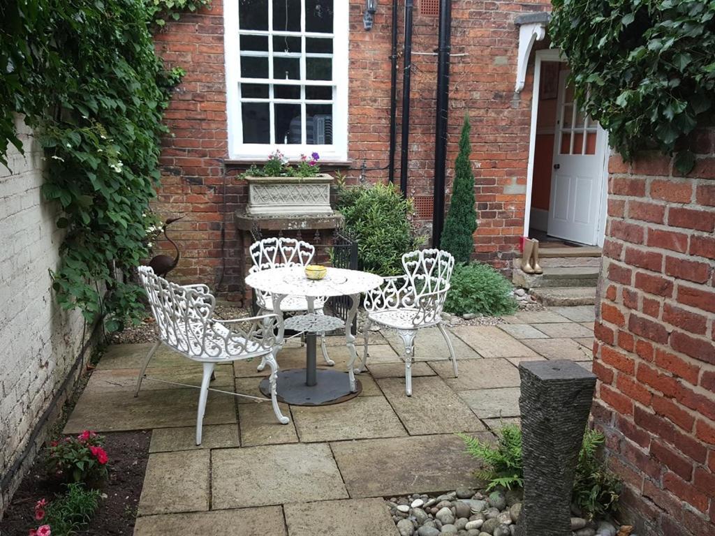 The Red House Hotel Grantham Exterior photo