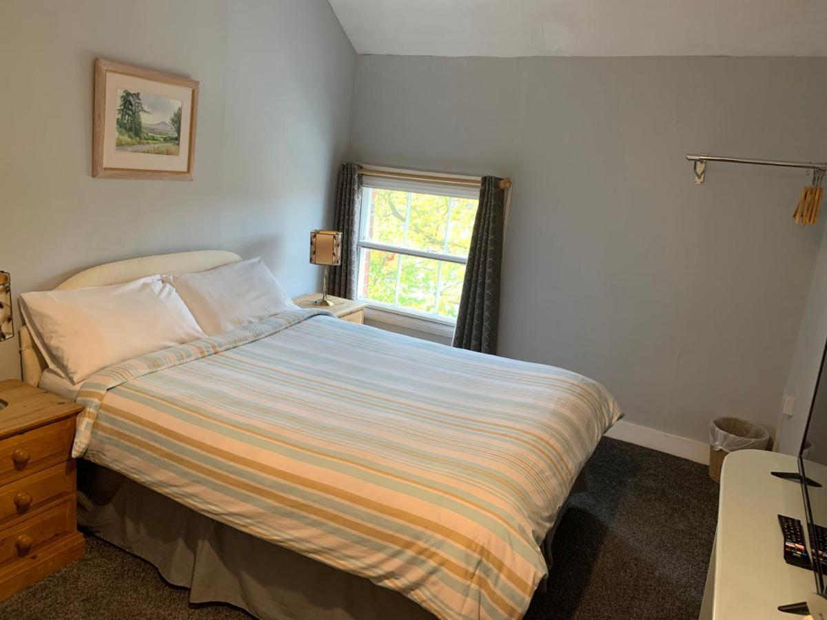 The Red House Hotel Grantham Room photo