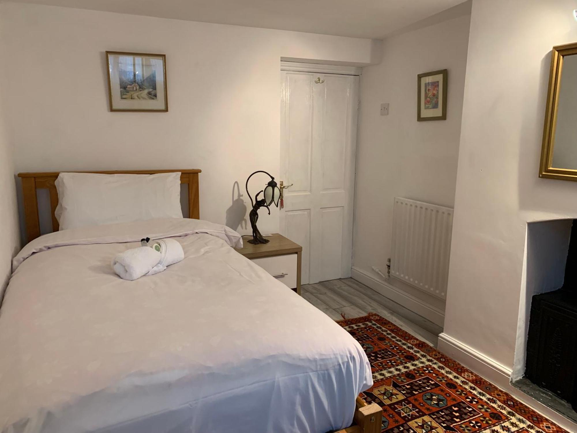 The Red House Hotel Grantham Room photo