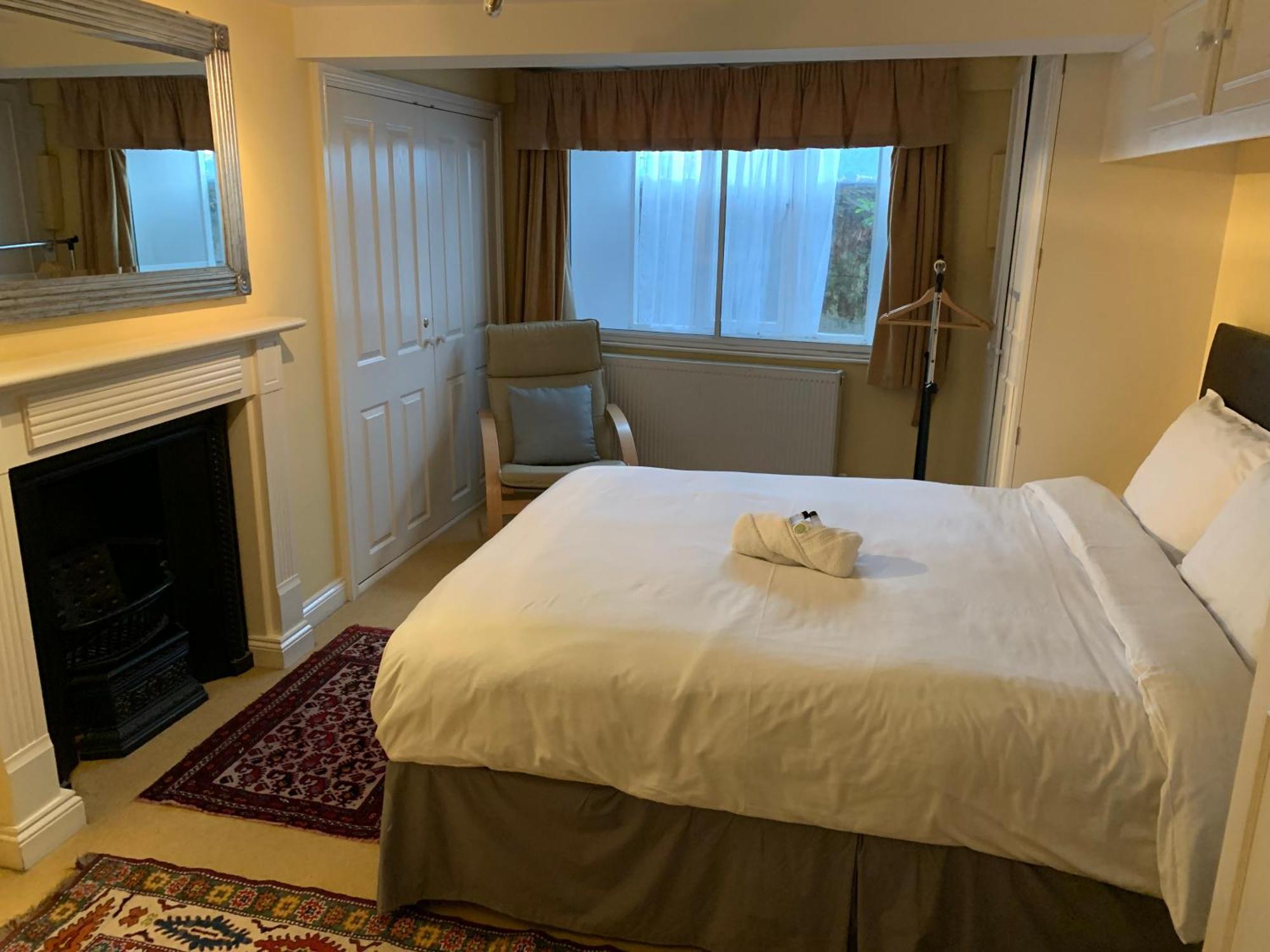 The Red House Hotel Grantham Room photo
