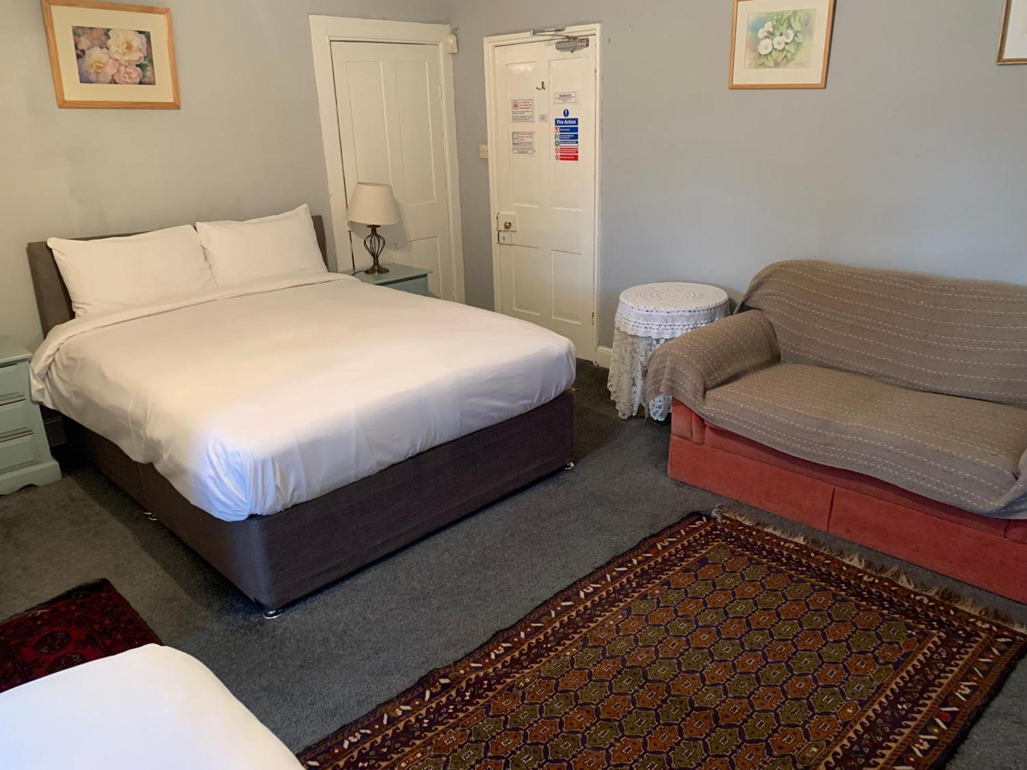 The Red House Hotel Grantham Room photo