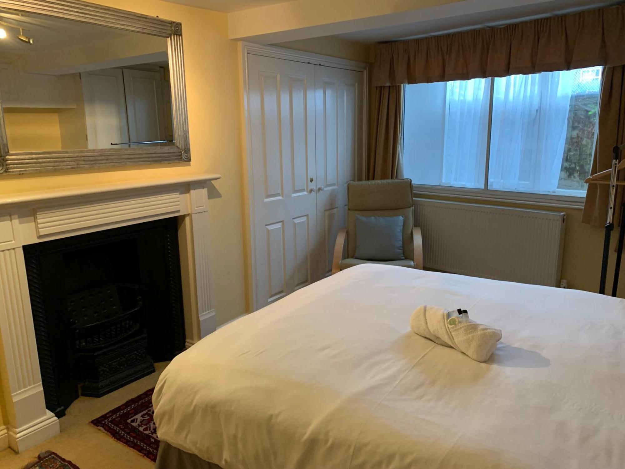 The Red House Hotel Grantham Room photo