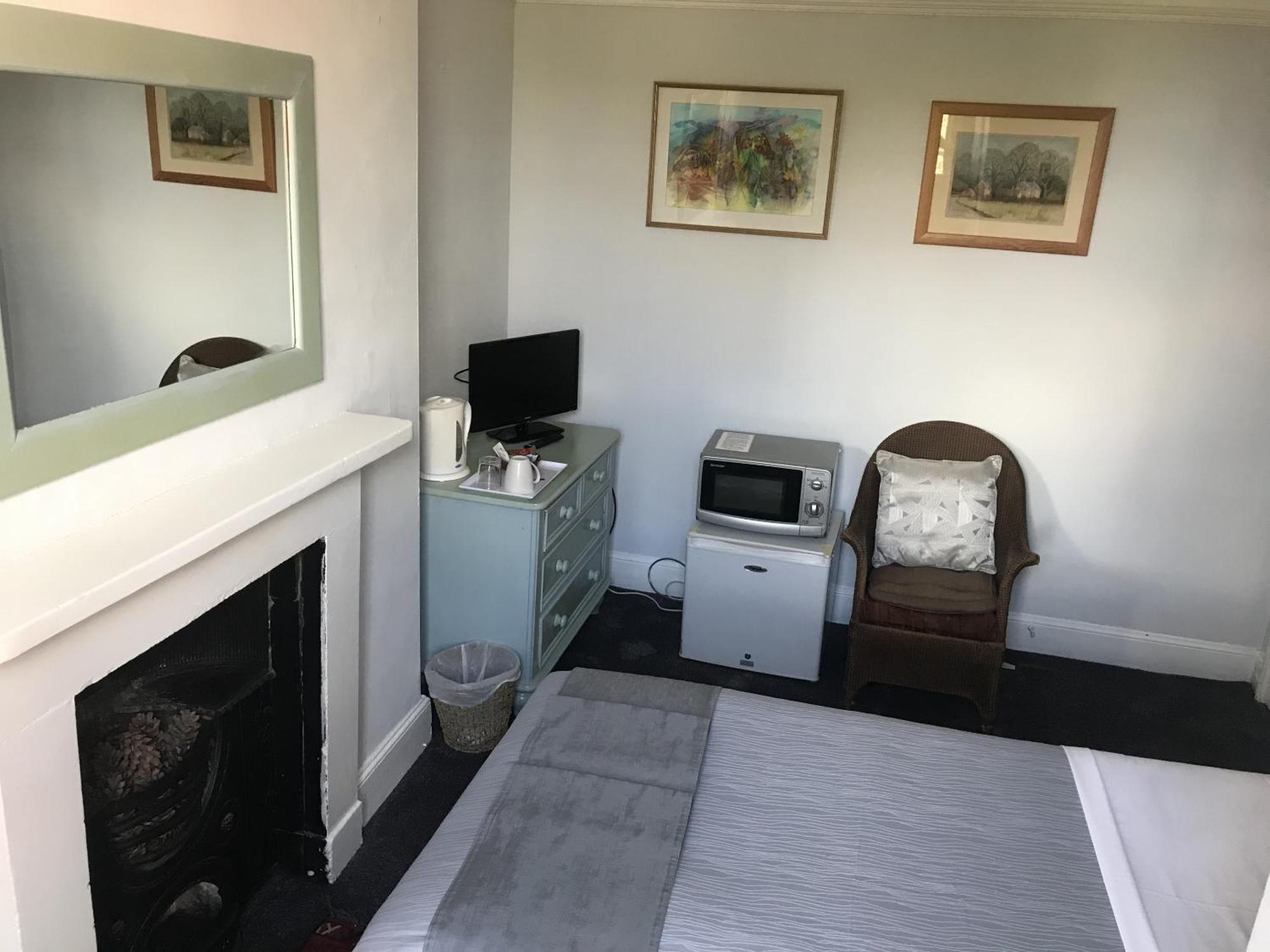 The Red House Hotel Grantham Room photo