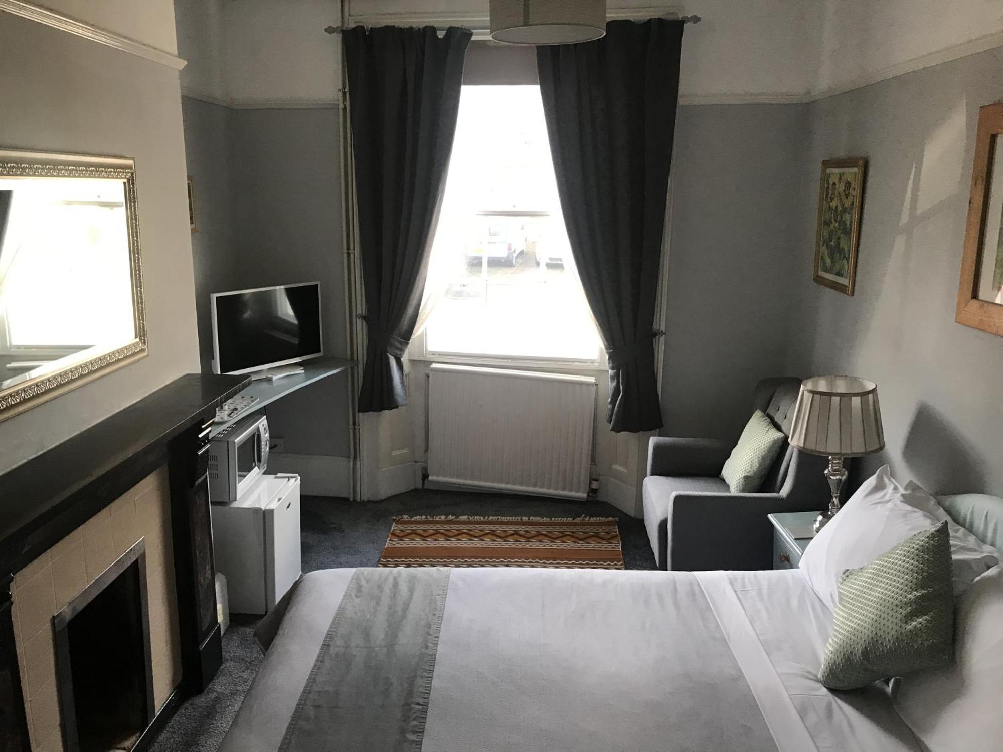 The Red House Hotel Grantham Room photo