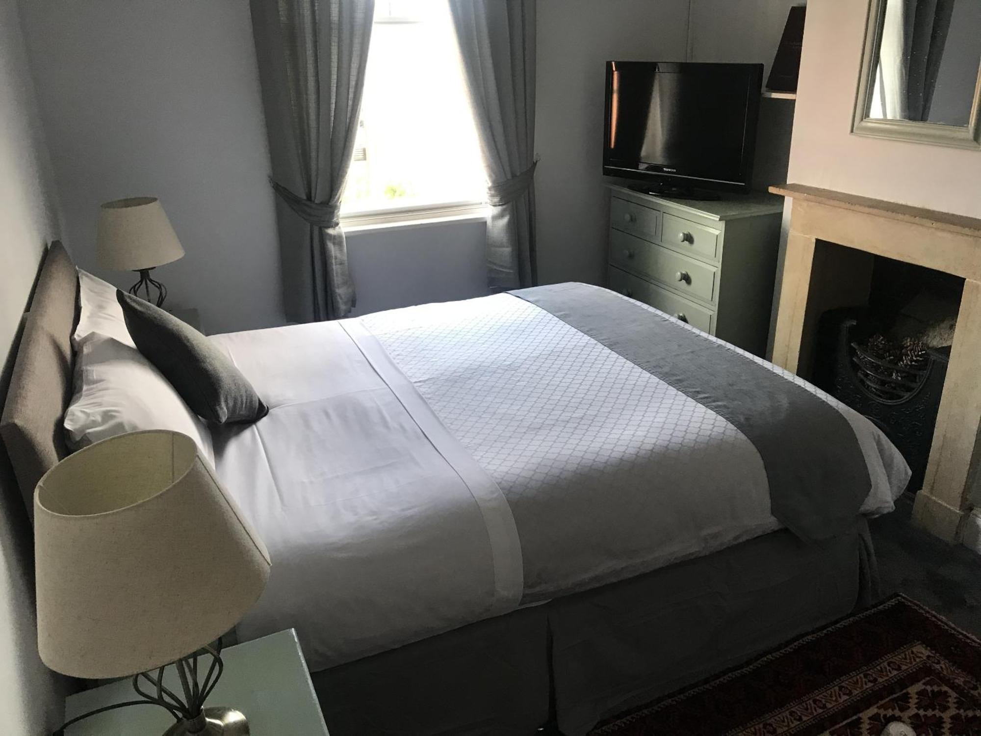 The Red House Hotel Grantham Room photo