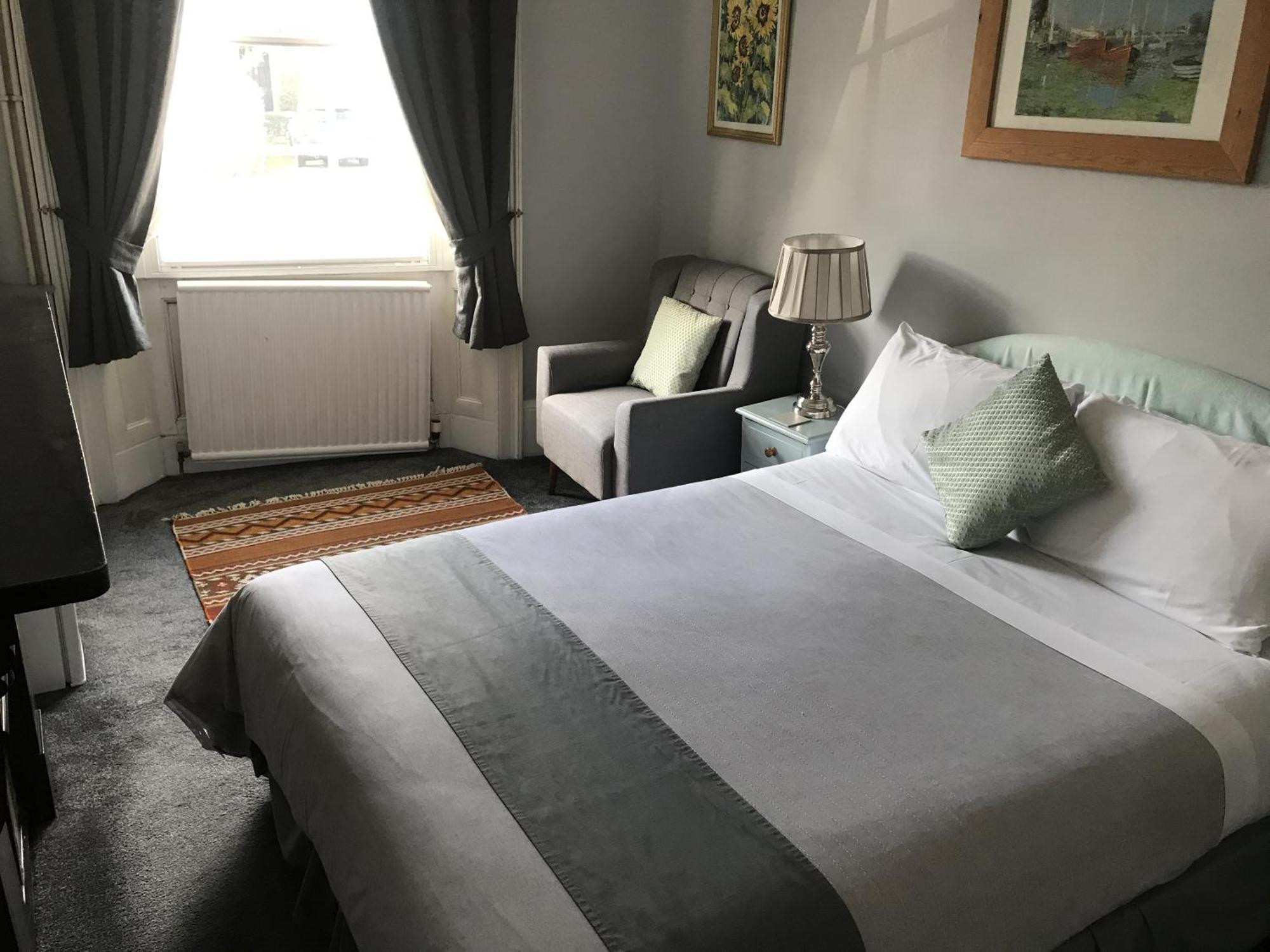The Red House Hotel Grantham Room photo
