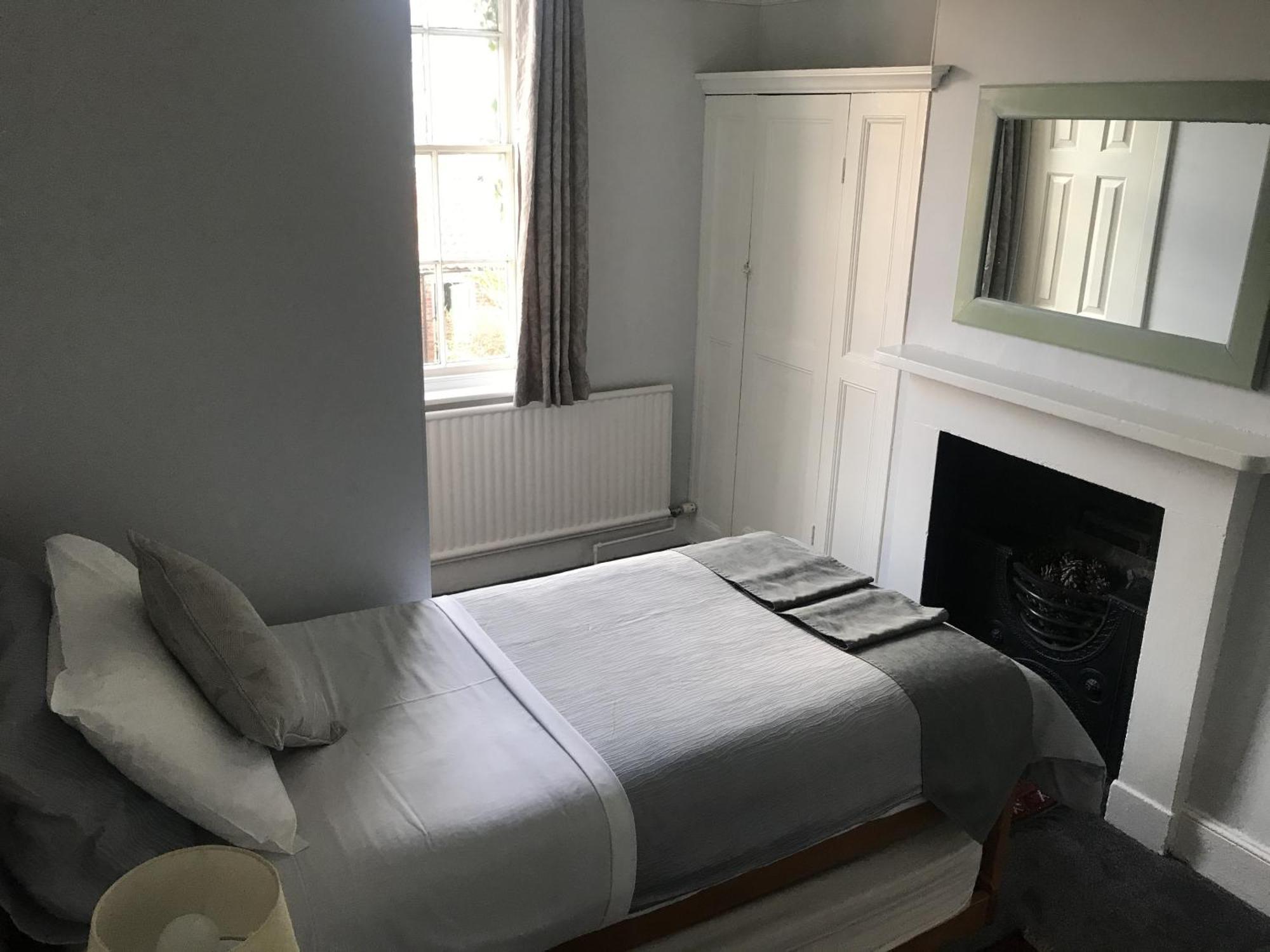 The Red House Hotel Grantham Room photo
